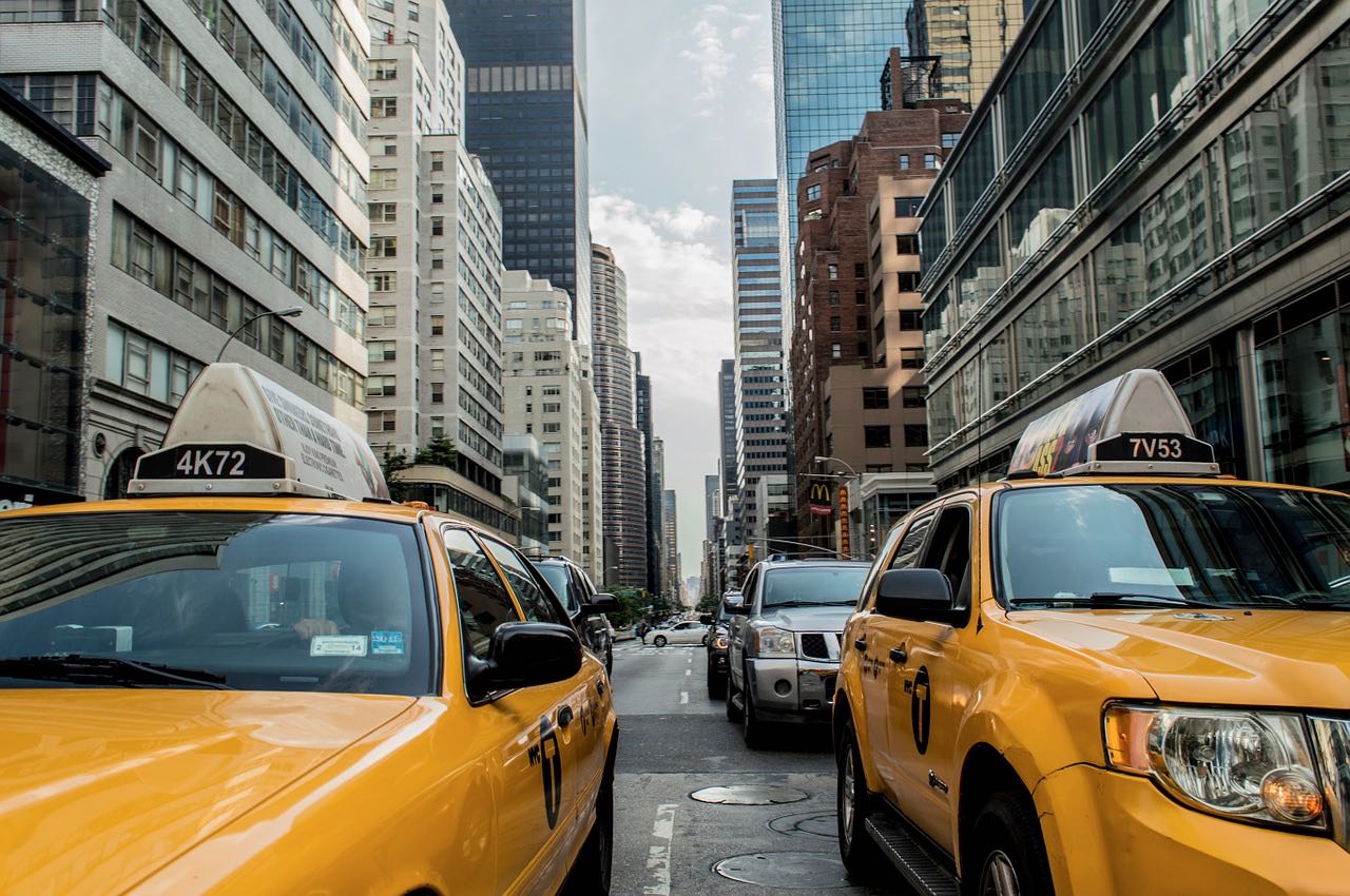 When should a European startup seek funding from US VCs?