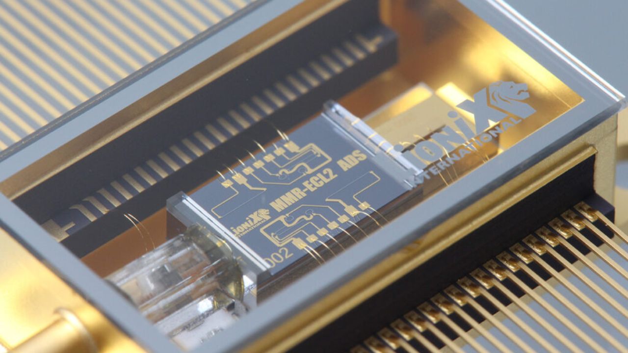 Invest-NL and FORWARD.one help invest €3.5 million in Enschede-based LioniX