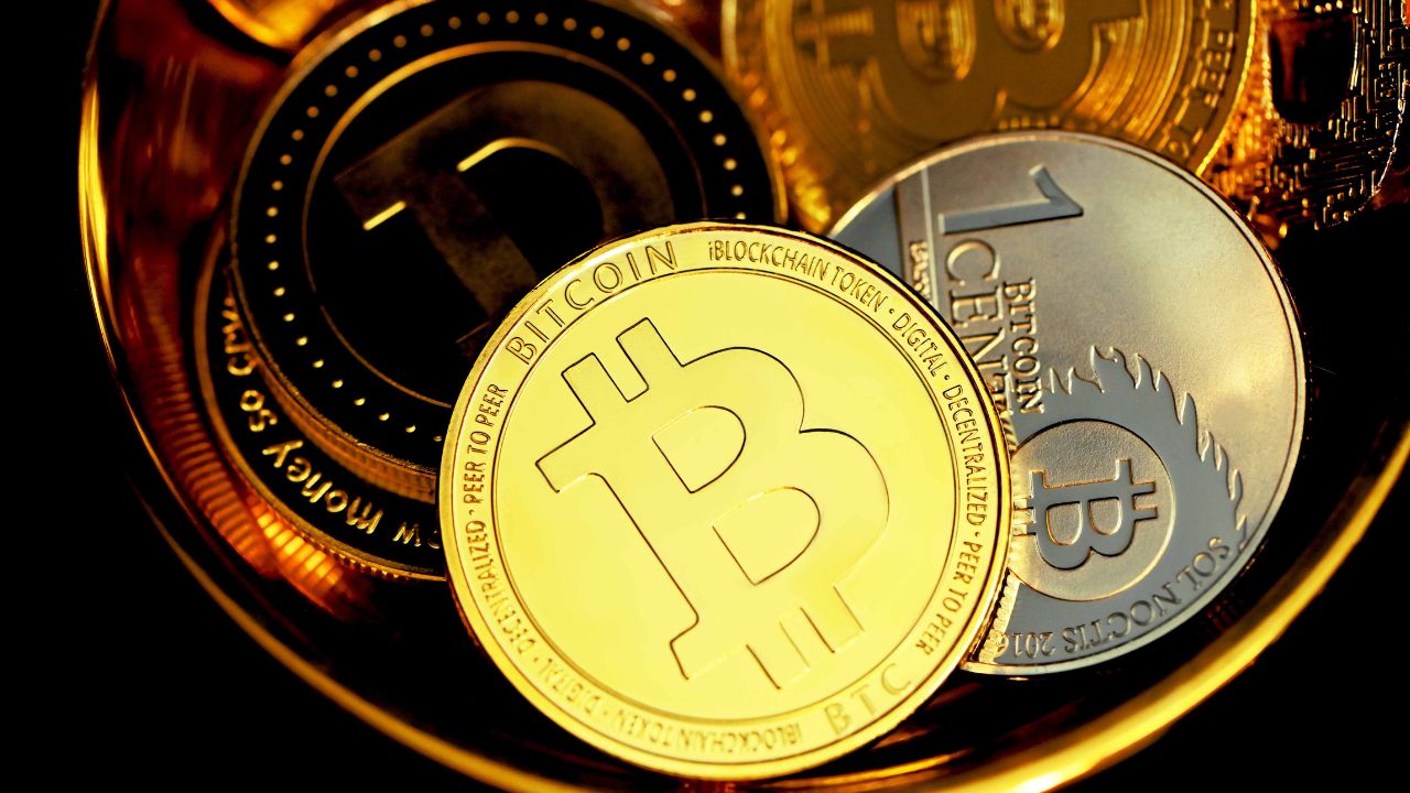 Blockchains working with AI will be an “incredibly powerful combination”, says Coinbase policy chief