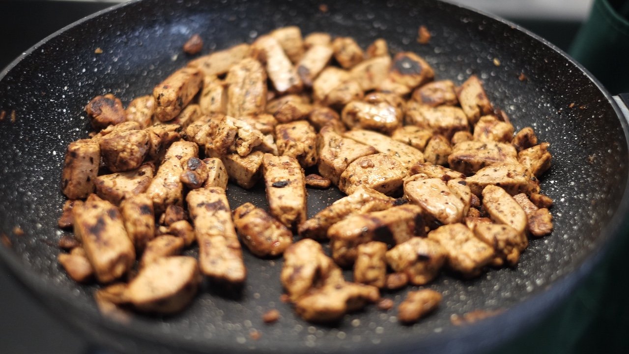 Nosh.bio partners with meat producer to launch single-ingredient meat analog
