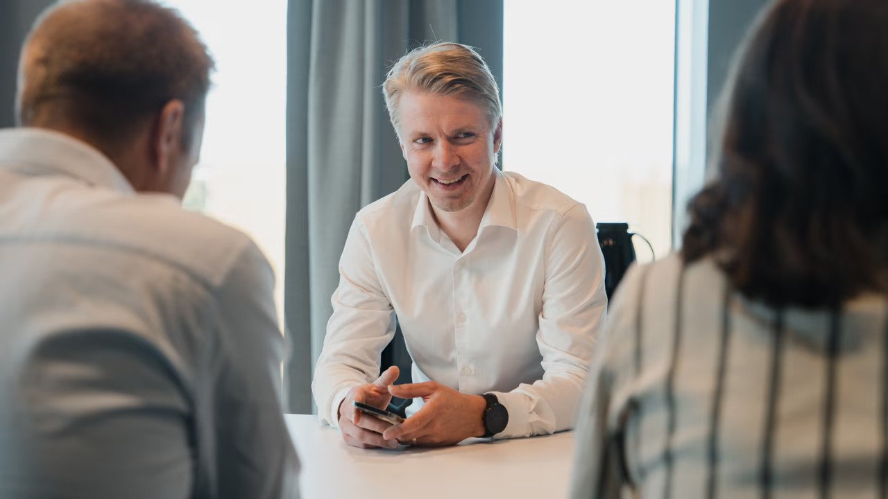 Finnish car-logistics pioneer Flovi rolls into Poland